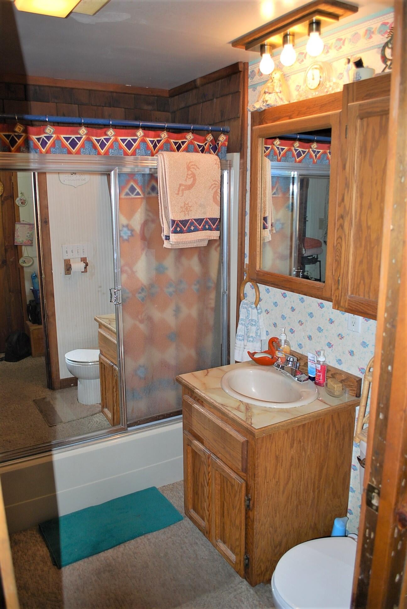 16294 Green Forest Road La Pine, OR 97739 - Photo 21 of 47 Main level bathroom