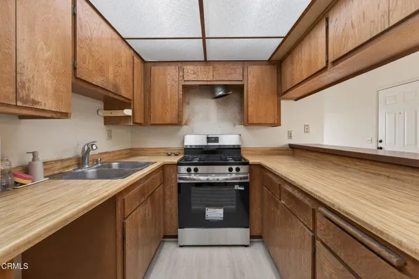 $390,000 | 176 Fashion Park Place, Oxnard, CA 93033