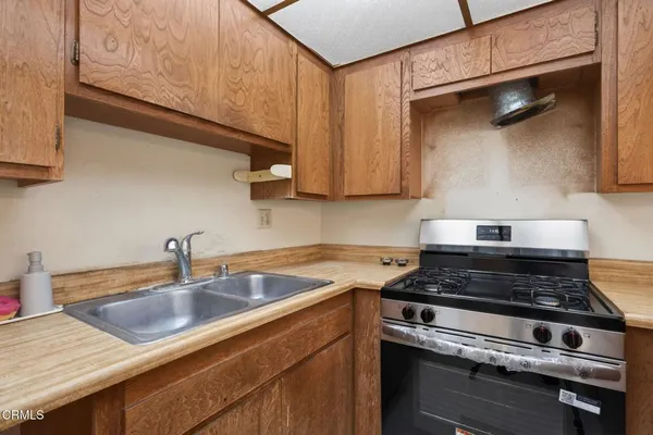 $390,000 | 176 Fashion Park Place, Oxnard, CA 93033