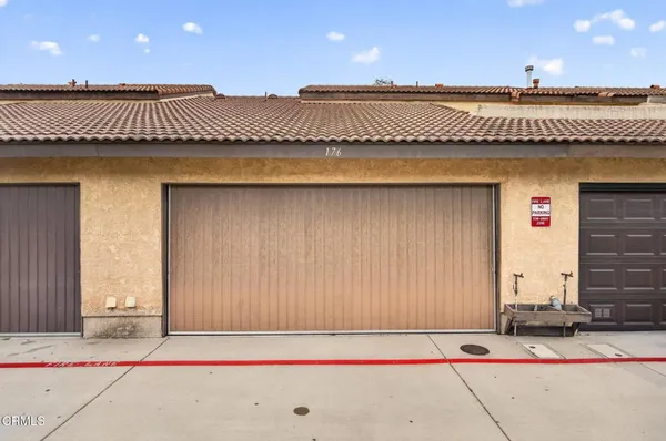 $390,000 | 176 Fashion Park Place, Oxnard, CA 93033