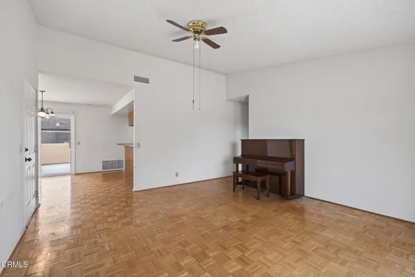 $390,000 | 176 Fashion Park Place, Oxnard, CA 93033