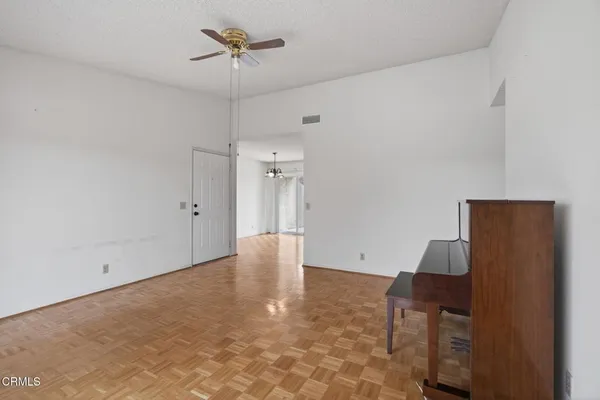 $390,000 | 176 Fashion Park Place, Oxnard, CA 93033