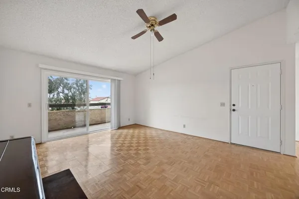 $390,000 | 176 Fashion Park Place, Oxnard, CA 93033