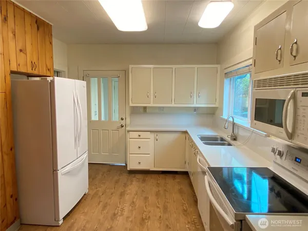 $1,200,000 | 809 Northeast 62nd Street, Seattle, WA 98115