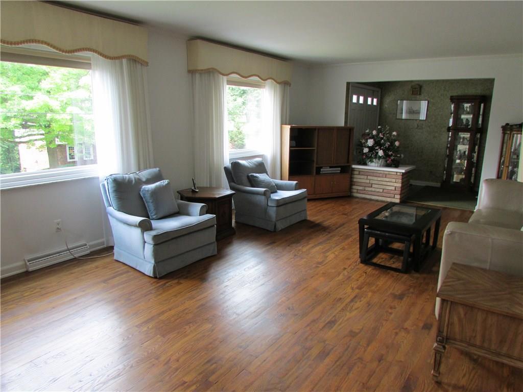 208 Tech Road Pittsburgh, PA 15205 - Photo 5 of 17 Living Room Into Entry View!