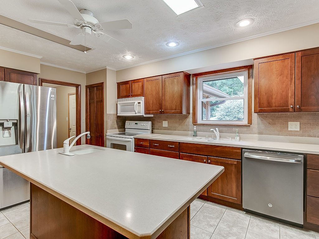 301 Hickory Hill Road Erwin, TN 37650 - Photo 9 of 36 Perfect for a large gathering