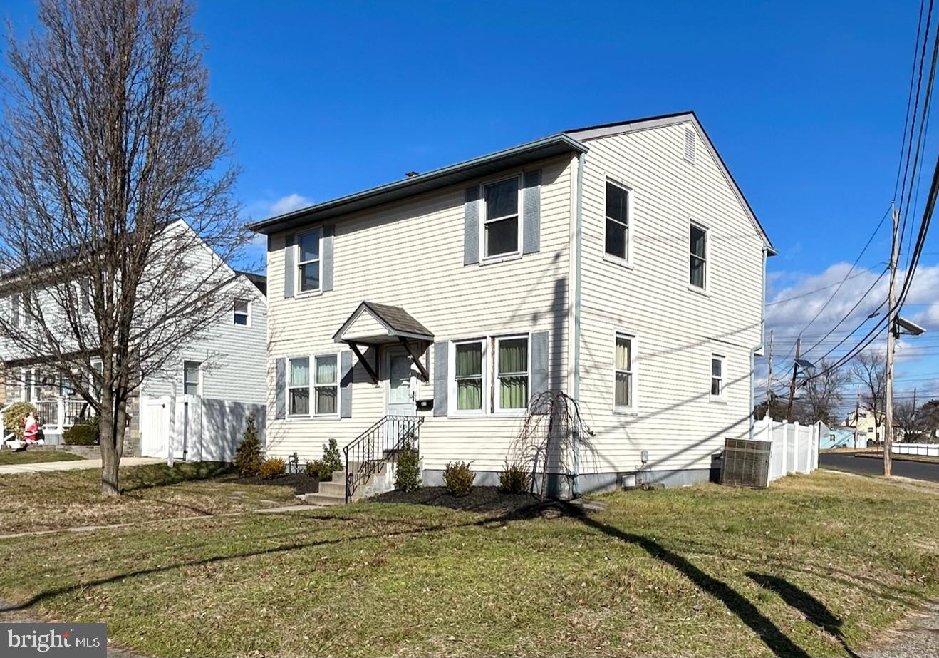 800 North Read Avenue Runnemede, NJ 08078 - Photo 1 of 25 a view of a white house with a yard
