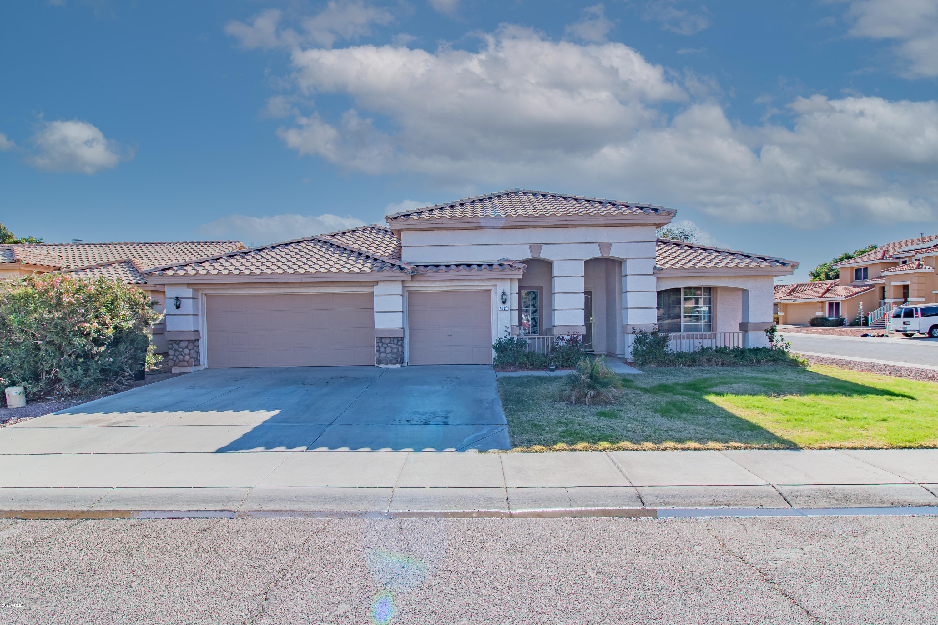 4027 West Charter Oak Road Phoenix, AZ 85029 - Photo 1 of 40 4027 W Charter Oak Rd (1 of 41)