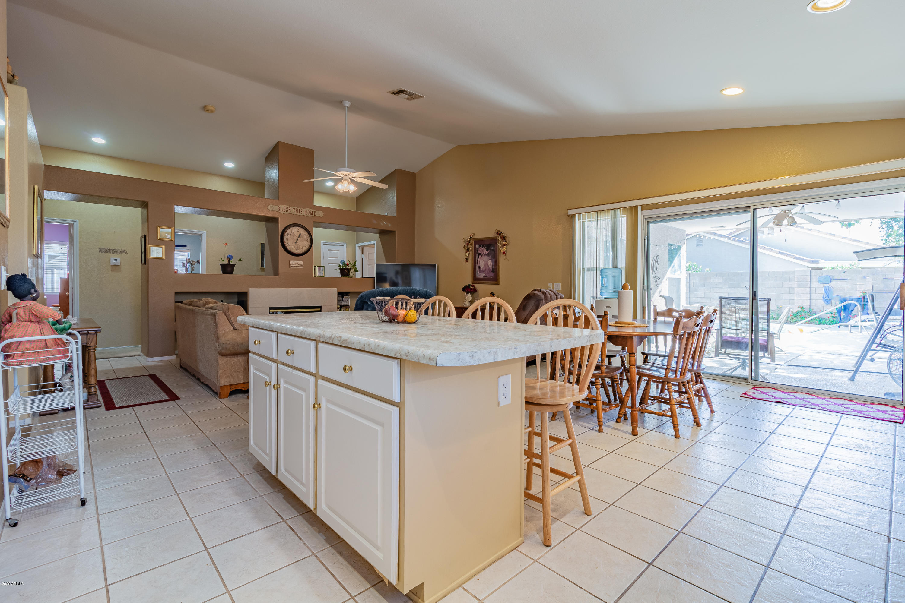 4027 West Charter Oak Road Phoenix, AZ 85029 - Photo 14 of 40 4027 W Charter Oak Rd (11 of 41)