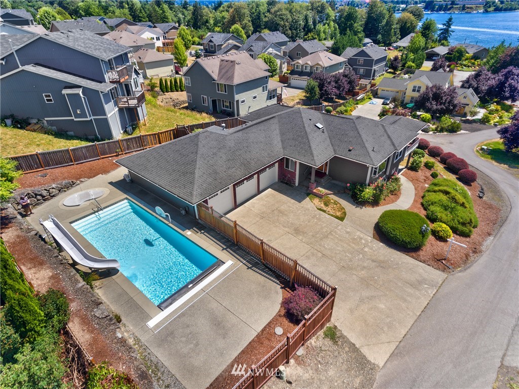 2786 Tracyton Beach Road Northwest Bremerton, WA 98310 - Photo 1 of 25