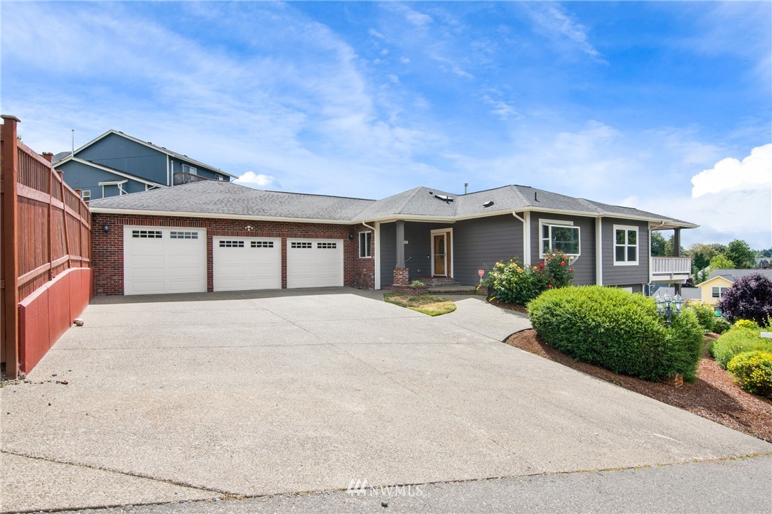2786 Tracyton Beach Road Northwest Bremerton, WA 98310 - Photo 2 of 25