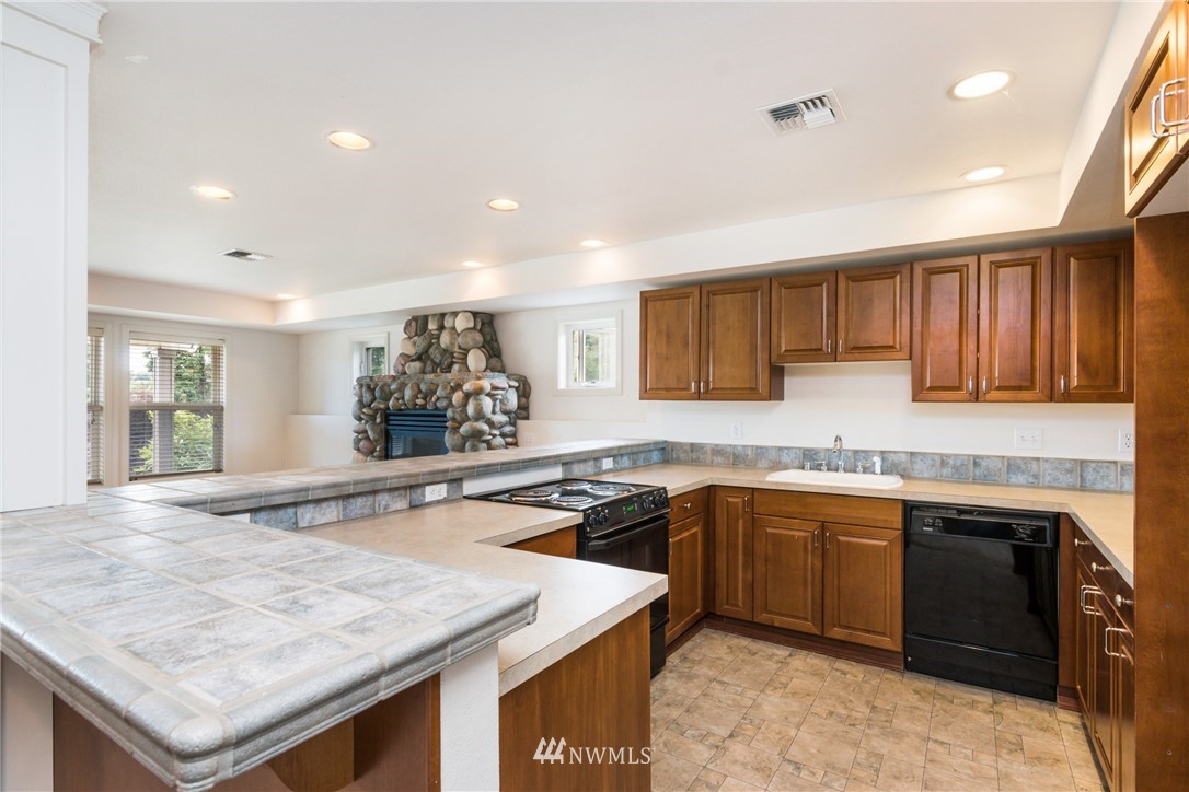 2786 Tracyton Beach Road Northwest Bremerton, WA 98310 - Photo 17 of 25