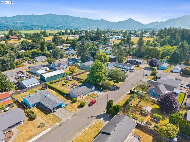 $398,000 | 3602 Walnut Lane, Tillamook, OR 97141