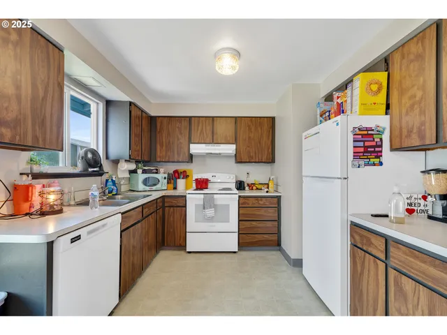 $398,000 | 3602 Walnut Lane, Tillamook, OR 97141