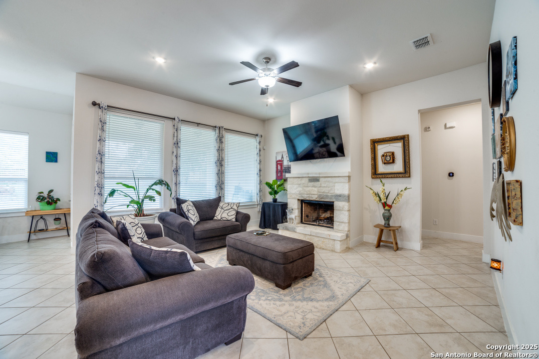 383 Lilly Castroville, TX 78009 - Photo 4 of 23