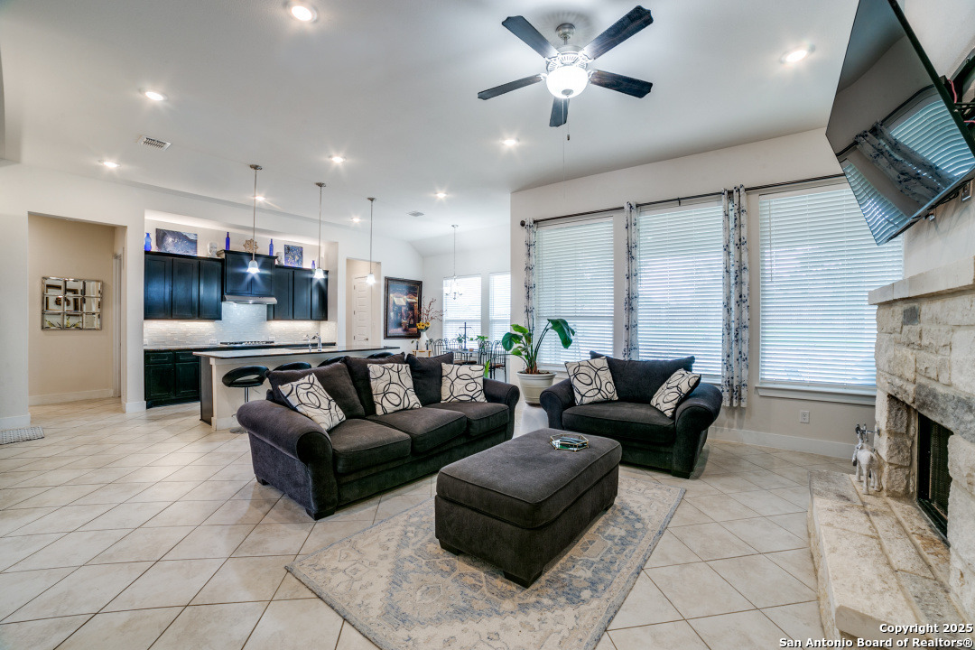 383 Lilly Castroville, TX 78009 - Photo 5 of 23