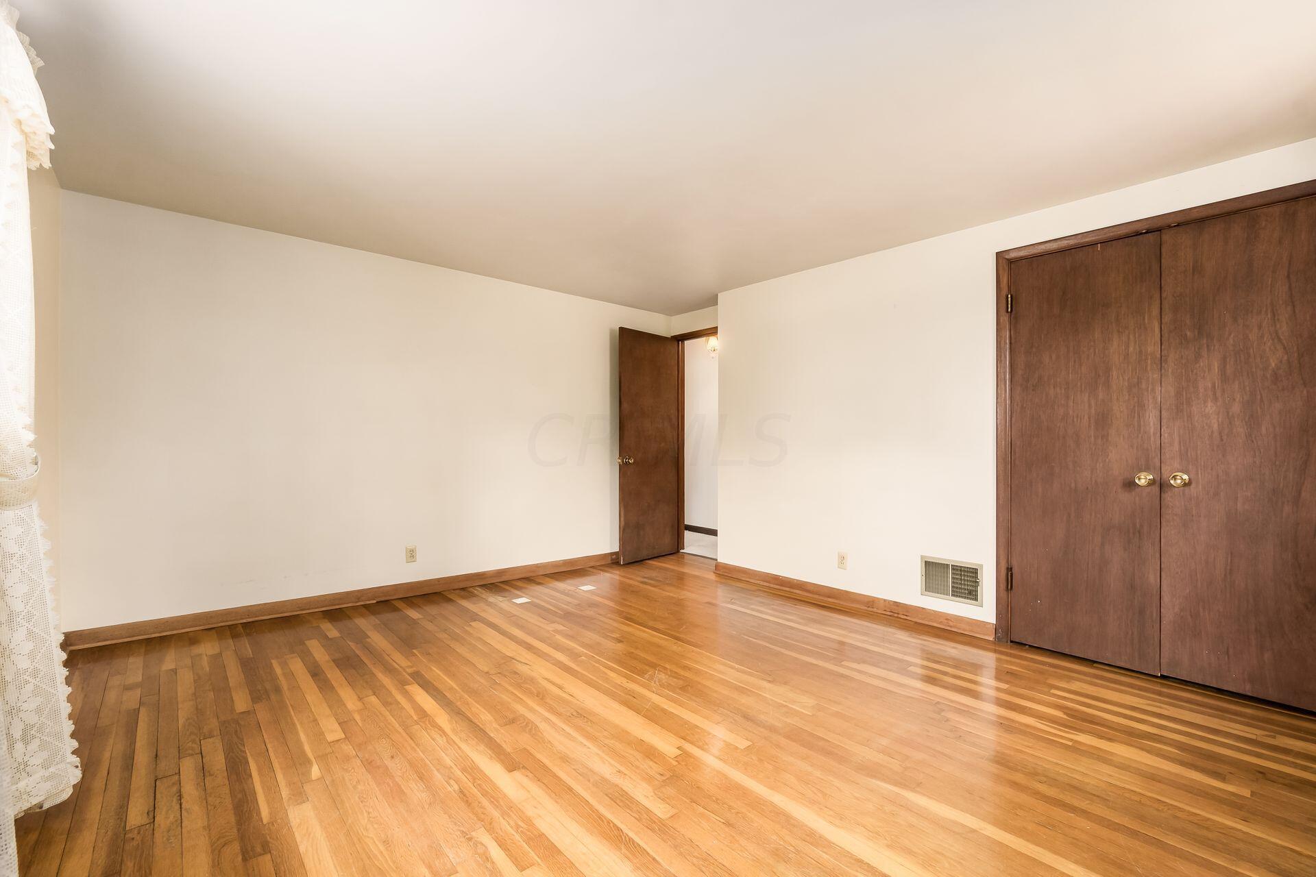 253 Croswell Road Columbus, OH 43214 - Photo 32 of 45 Bedroom 2