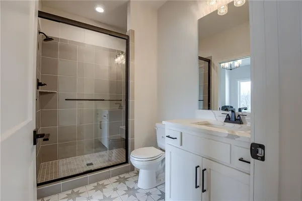 $820,000 | 2717 Northeast 91st Place, Kansas City, MO 64156
