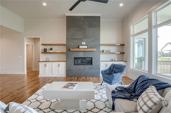 $820,000 | 2717 Northeast 91st Place, Kansas City, MO 64156