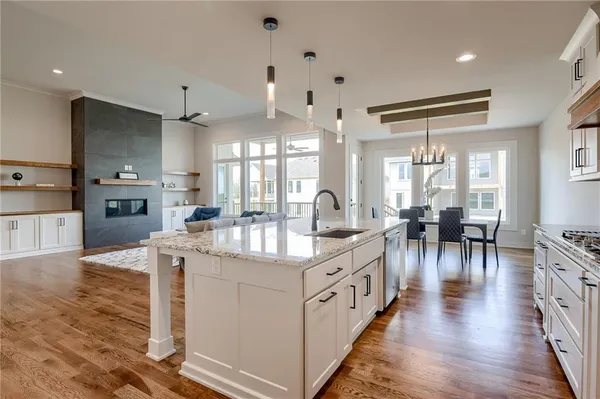 $820,000 | 2717 Northeast 91st Place, Kansas City, MO 64156