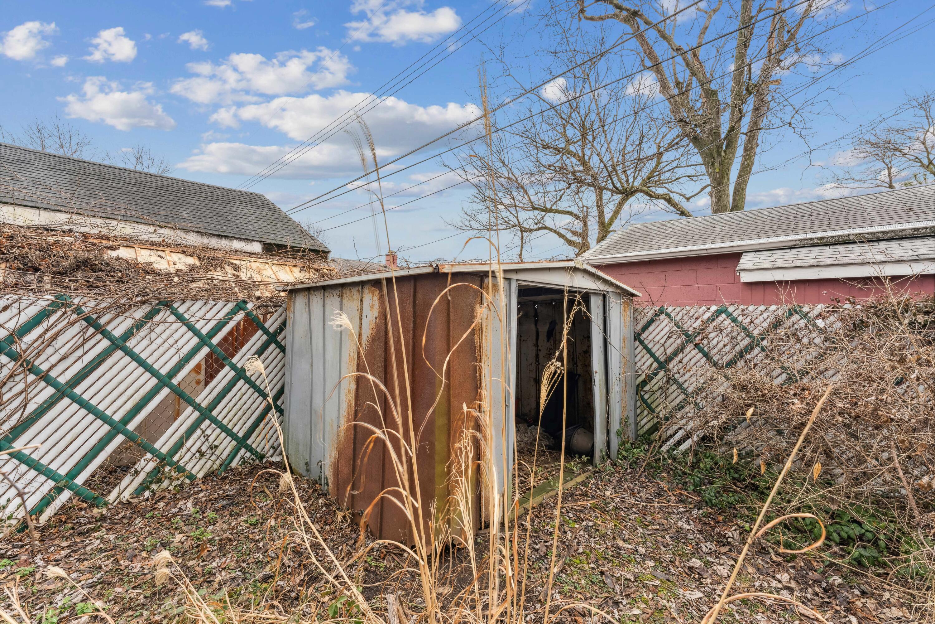 187 Ross Road Columbus, OH 43213 - Photo 23 of 25 Backyard