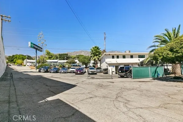 $3,200,000 | 3850 Foothill Boulevard, Glendale, CA 91214