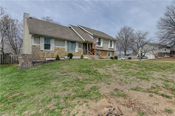 $349,900 | 1601 Southwest 22nd Street, Blue Springs, MO 64015