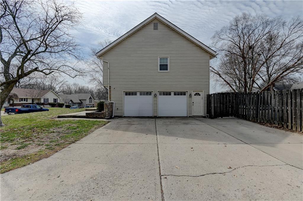 1601 Southwest 22nd Street Blue Springs, MO 64015 - Photo 2 of 33