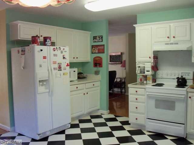 7600 Keating Drive Oak Ridge, NC 27310 - Photo 7 of 13 Kitchen.