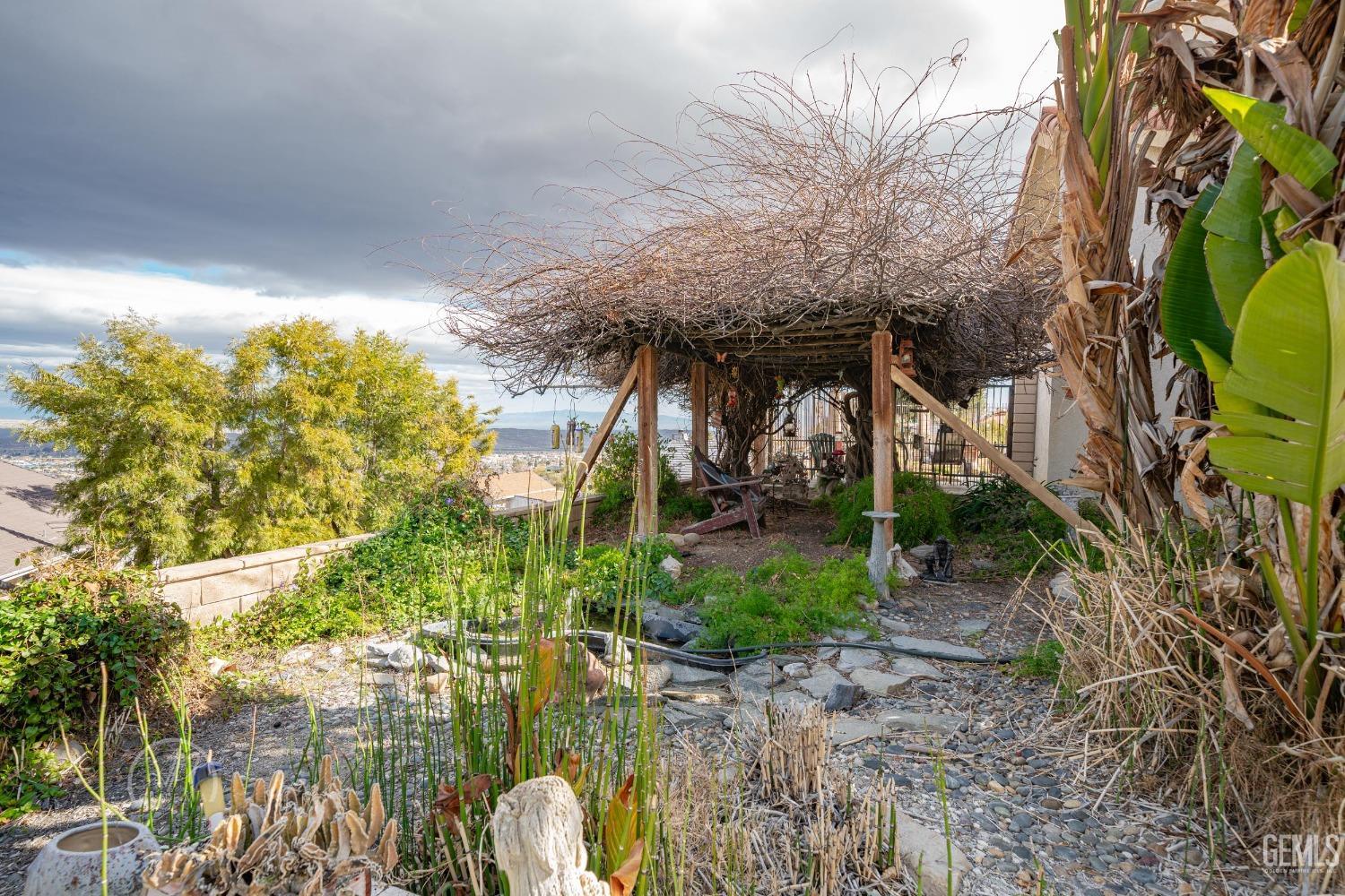 Undisclosed Address Taft, CA 93268 - Photo 33 of 38 a backyard of a house with lots of green space