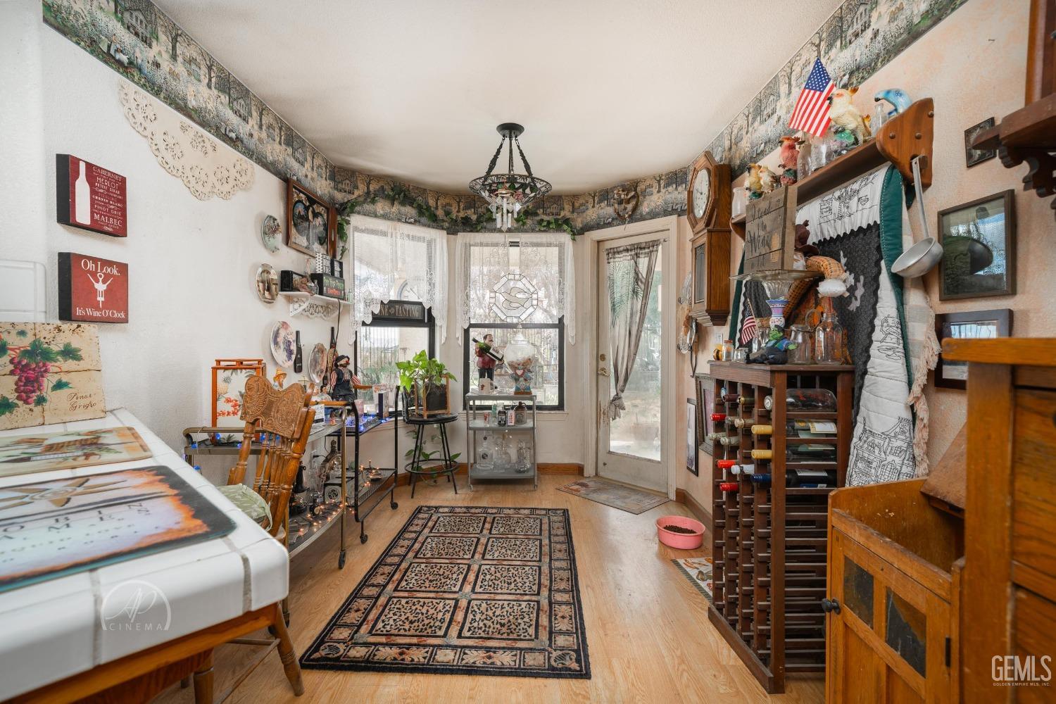 Undisclosed Address Taft, CA 93268 - Photo 10 of 38 a very nice looking room with a large window