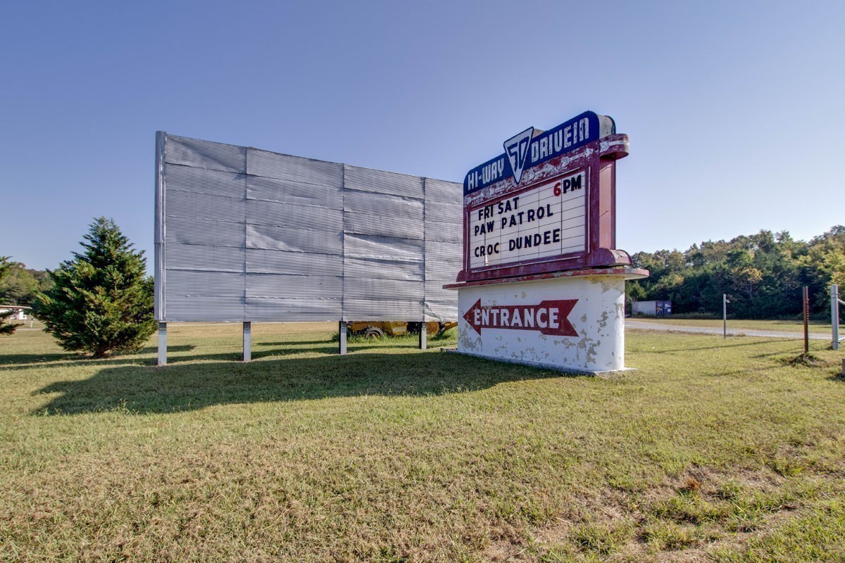 138 Mackenzie Way Lewisburg, TN 37091 - Photo 50 of 53 a view of a sign board and yard