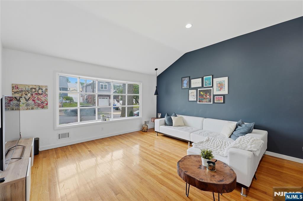17 Arthur Drive Rutherford, NJ 07070 - Photo 4 of 46