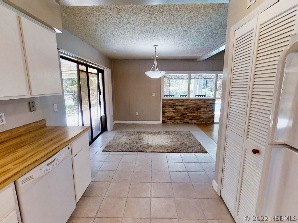 401 East Citrus Street Altamonte Springs, FL 32701 - Photo 20 of 36 a view of a kitchen with a sink and a window