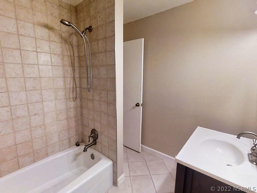 401 East Citrus Street Altamonte Springs, FL 32701 - Photo 22 of 36 a bathroom with a bathtub sink and toilet