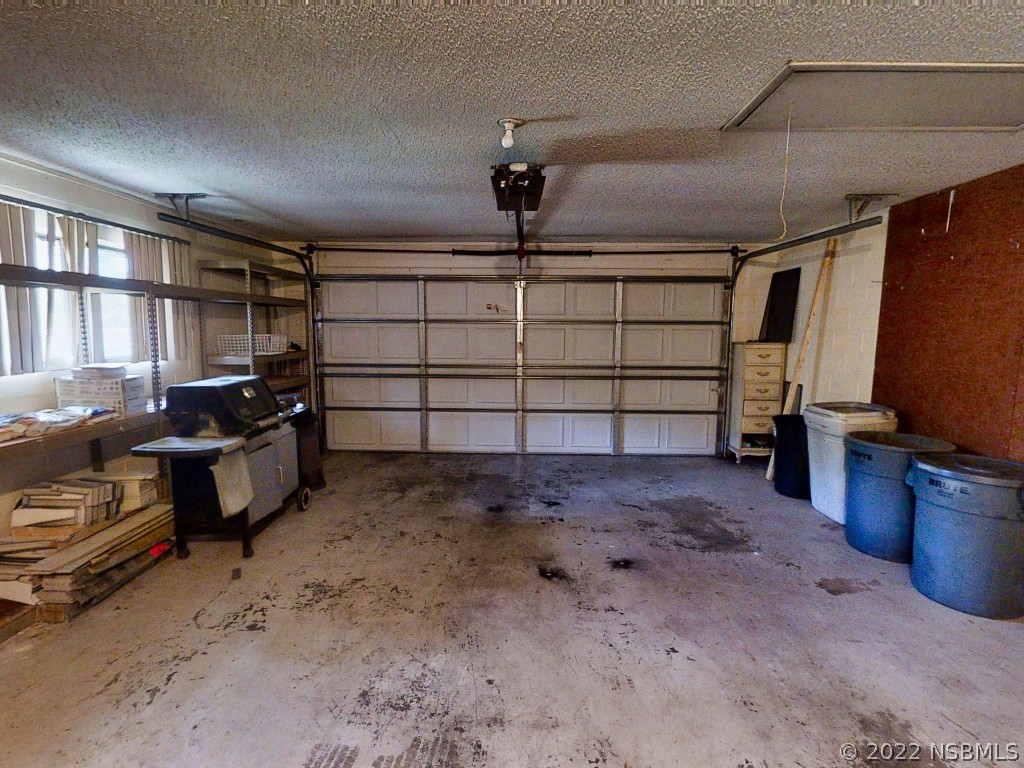 401 East Citrus Street Altamonte Springs, FL 32701 - Photo 28 of 36 a view of a garage