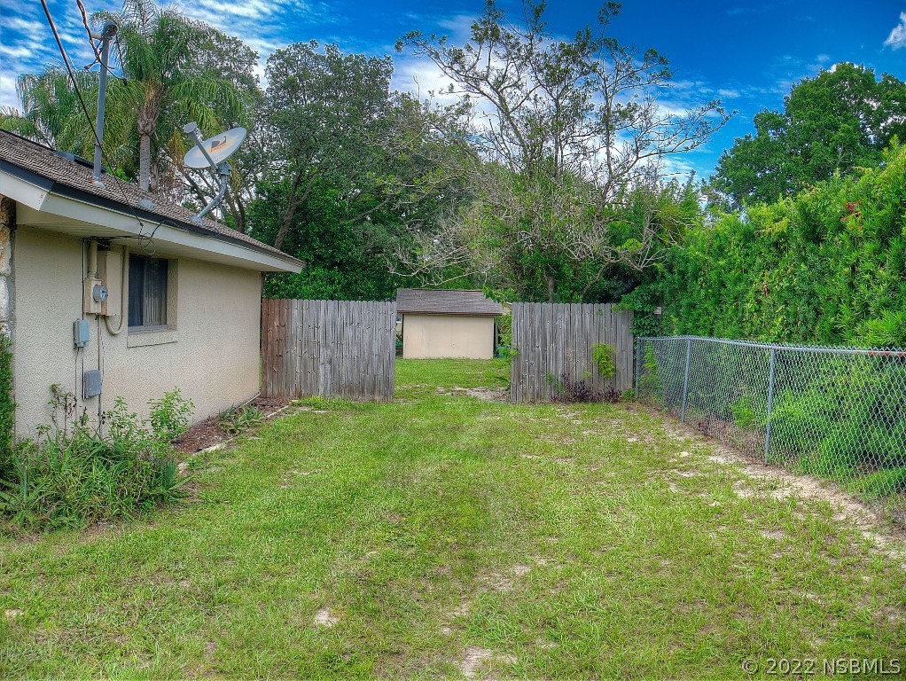 401 East Citrus Street Altamonte Springs, FL 32701 - Photo 33 of 36 a backyard of a house with green space