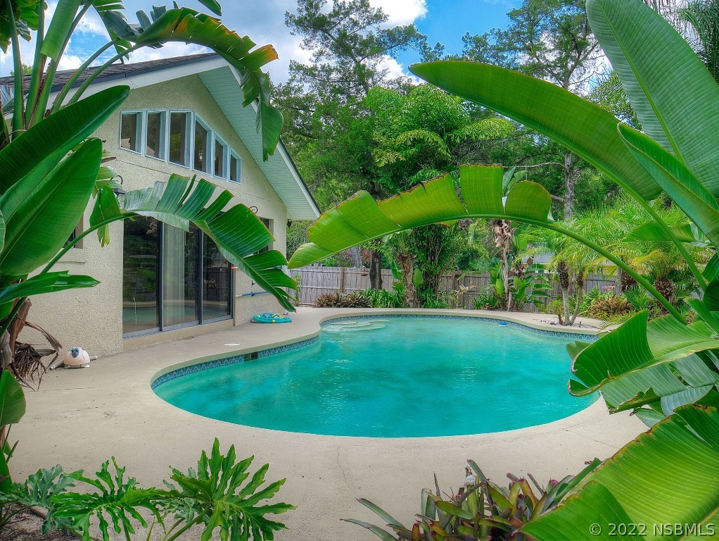 401 East Citrus Street Altamonte Springs, FL 32701 - Photo 4 of 36 a view of a house with a backyard