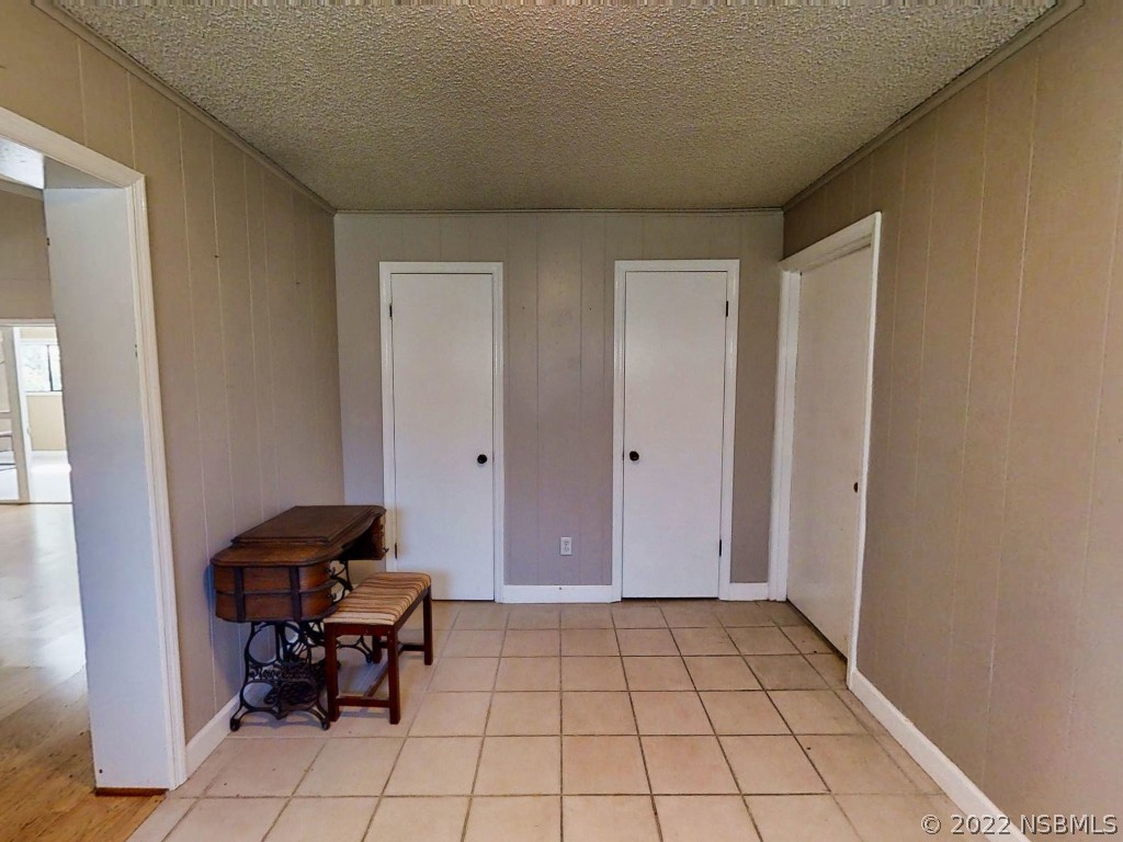 401 East Citrus Street Altamonte Springs, FL 32701 - Photo 6 of 36 a view of a livingroom with lounge chair and a window