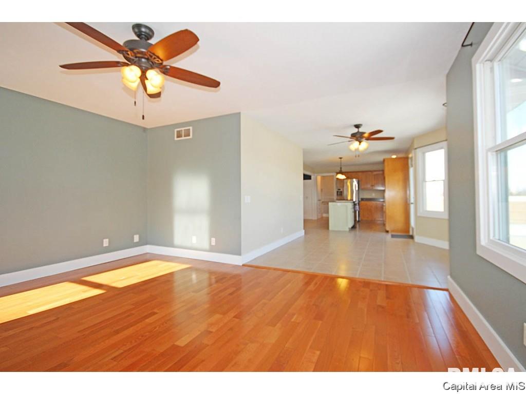 12700 Manning Road Glenarm, IL 62536 - Photo 4 of 32
