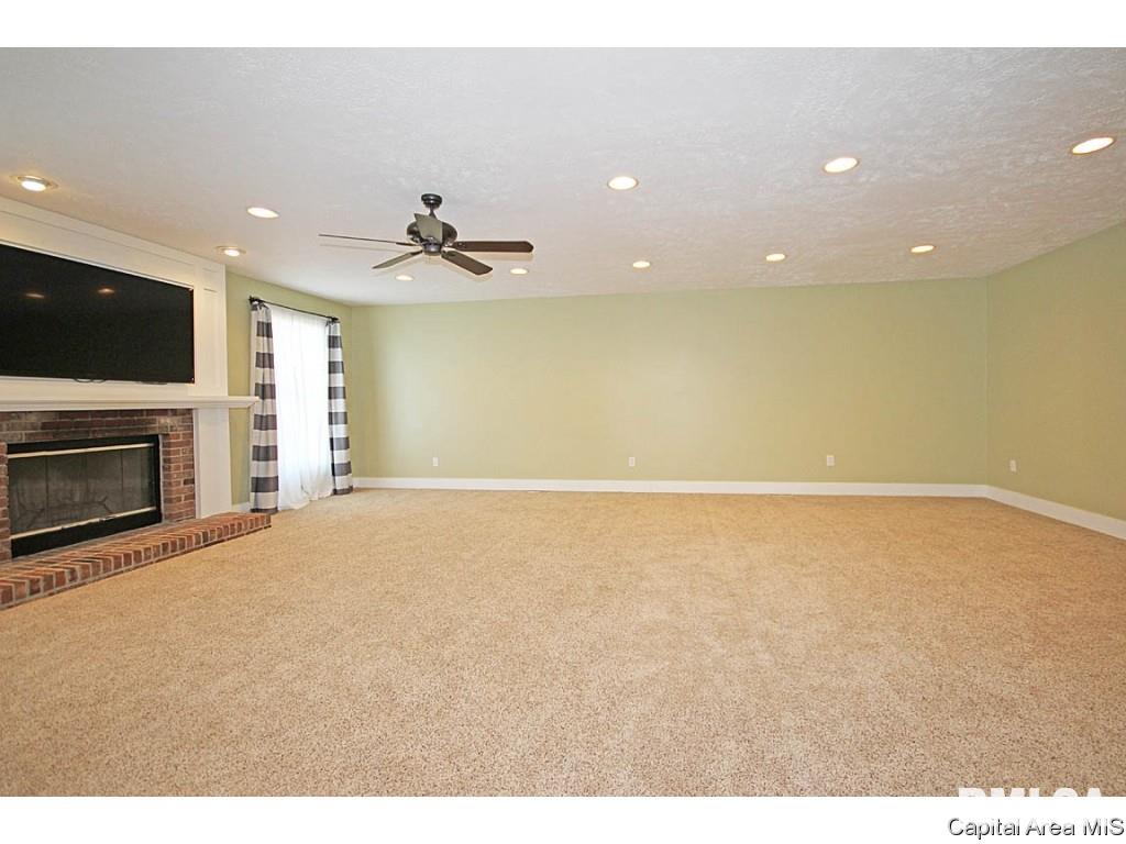 12700 Manning Road Glenarm, IL 62536 - Photo 8 of 32