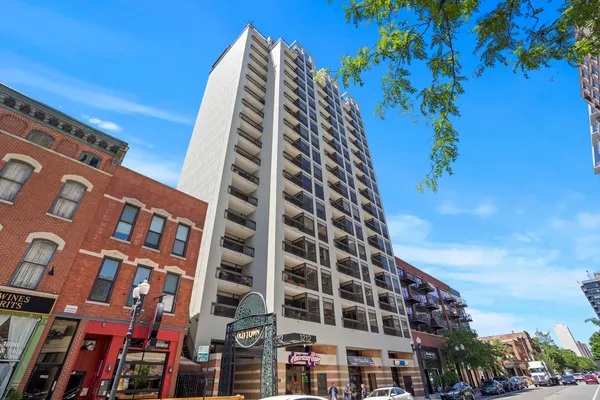 $3,500 | 1212 North Wells Street, Unit 302, Chicago, IL 60610