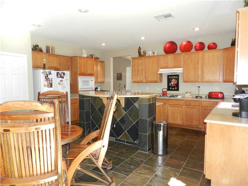 853 Wintersweet Road Henderson, NV 89015 - Photo 5 of 32 Kitchen.