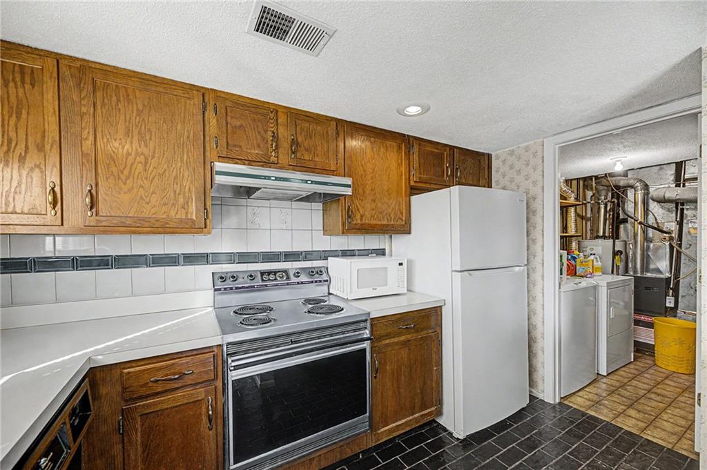 10851 Rosehill Road Overland Park, KS 66210 - Photo 11 of 28