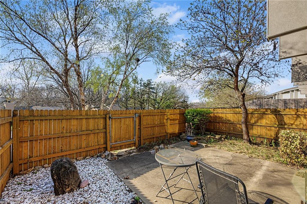 10851 Rosehill Road Overland Park, KS 66210 - Photo 5 of 28