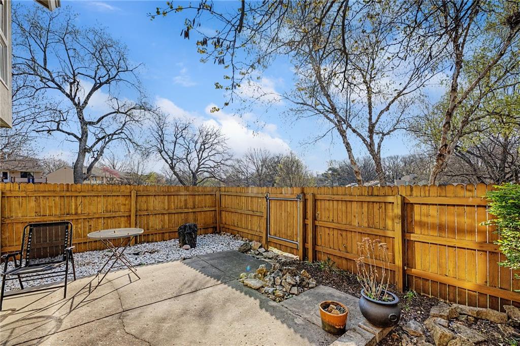 10851 Rosehill Road Overland Park, KS 66210 - Photo 6 of 28