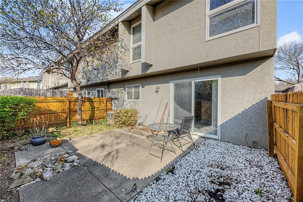 10851 Rosehill Road Overland Park, KS 66210 - Photo 7 of 28