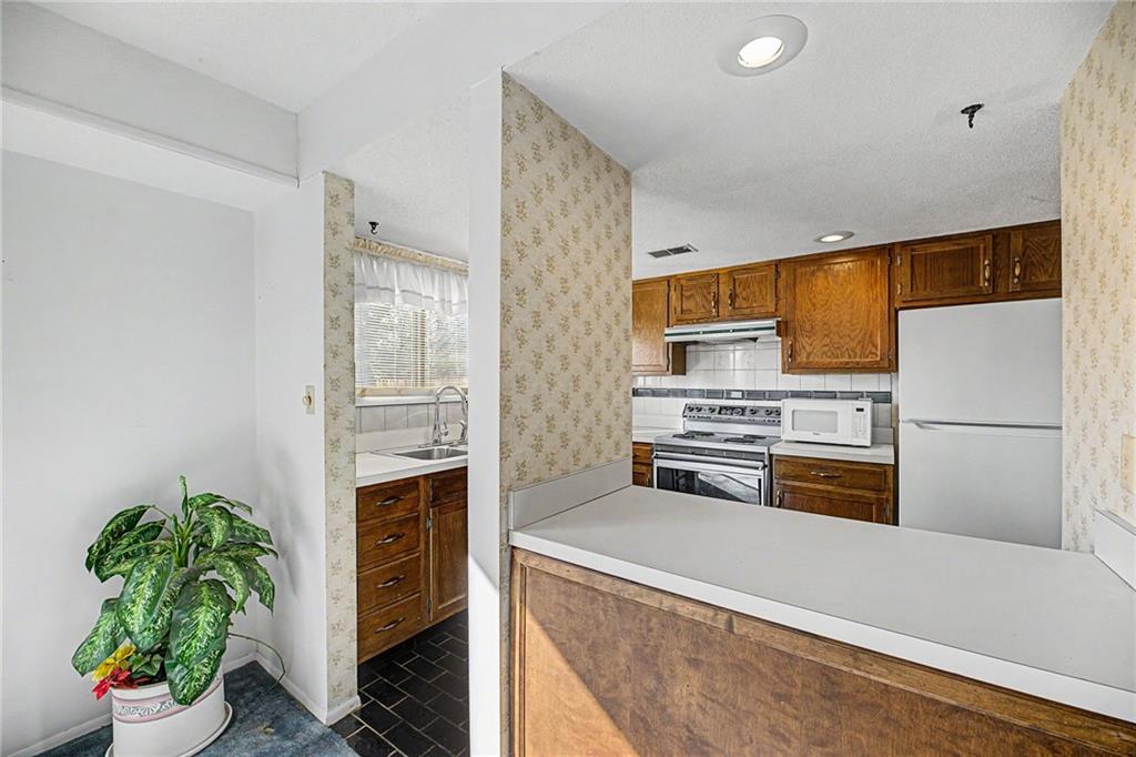 10851 Rosehill Road Overland Park, KS 66210 - Photo 9 of 28