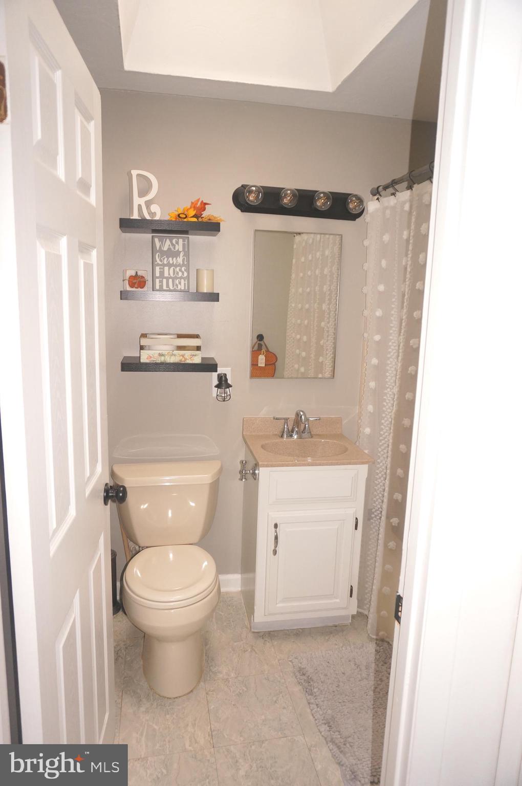 3599 C Nottingham Lane Philadelphia, PA 19114 - Photo 40 of 58 Hall Bath