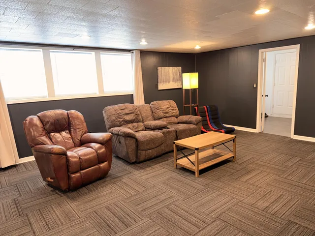 $250,000 | 784 Highland Road, Windom, MN 56101